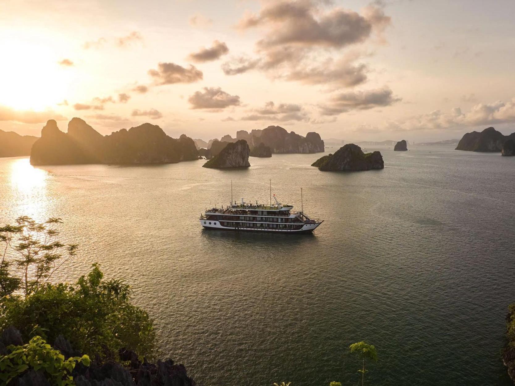 Hotel Le Journey Elegance Cruise à Hạ Long Extérieur photo