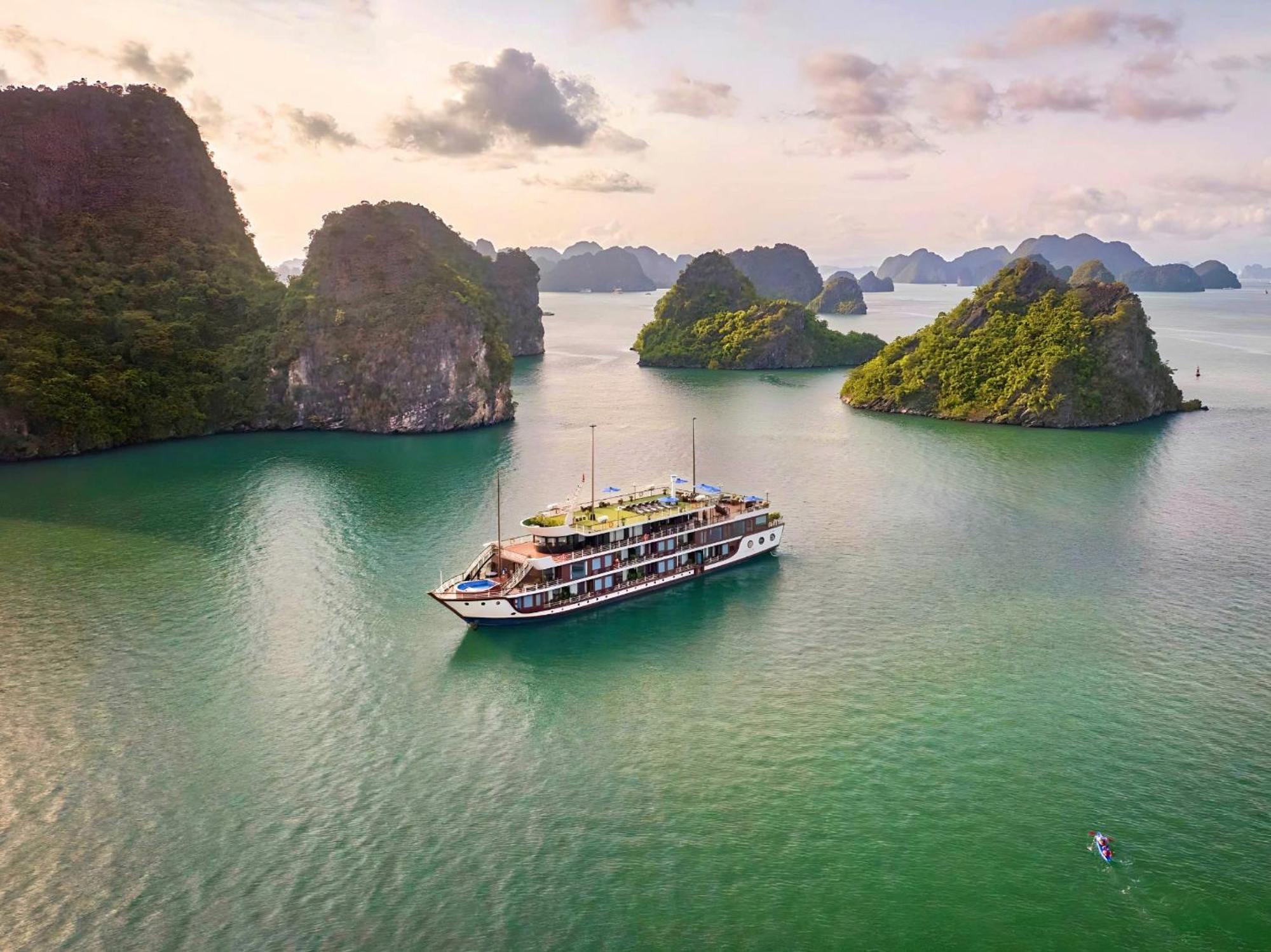 Hotel Le Journey Elegance Cruise à Hạ Long Extérieur photo
