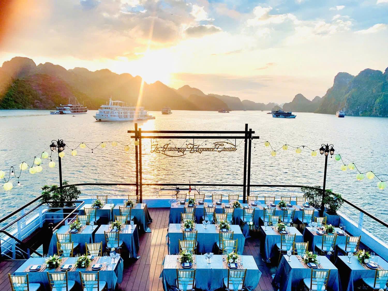 Hotel Le Journey Elegance Cruise à Hạ Long Extérieur photo